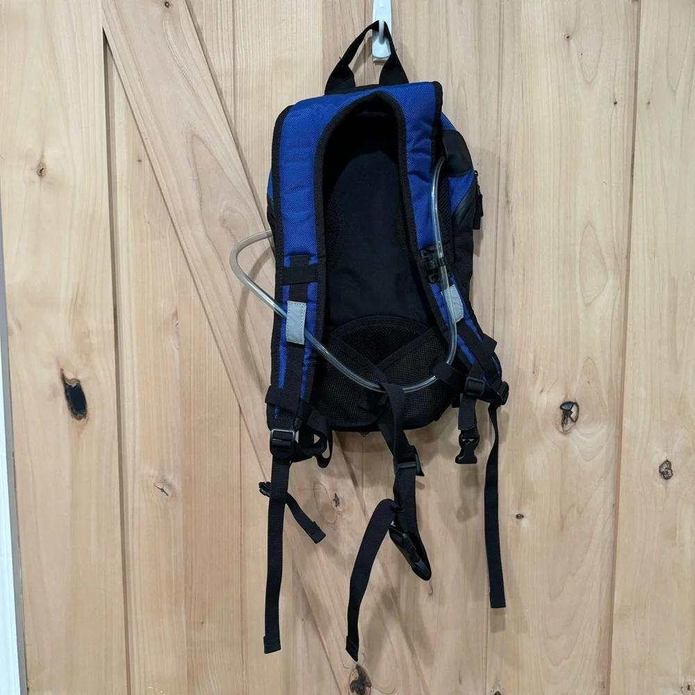 Discovery Channel Hydration Backpack NWT! Blue Camping Hiking Hydropak